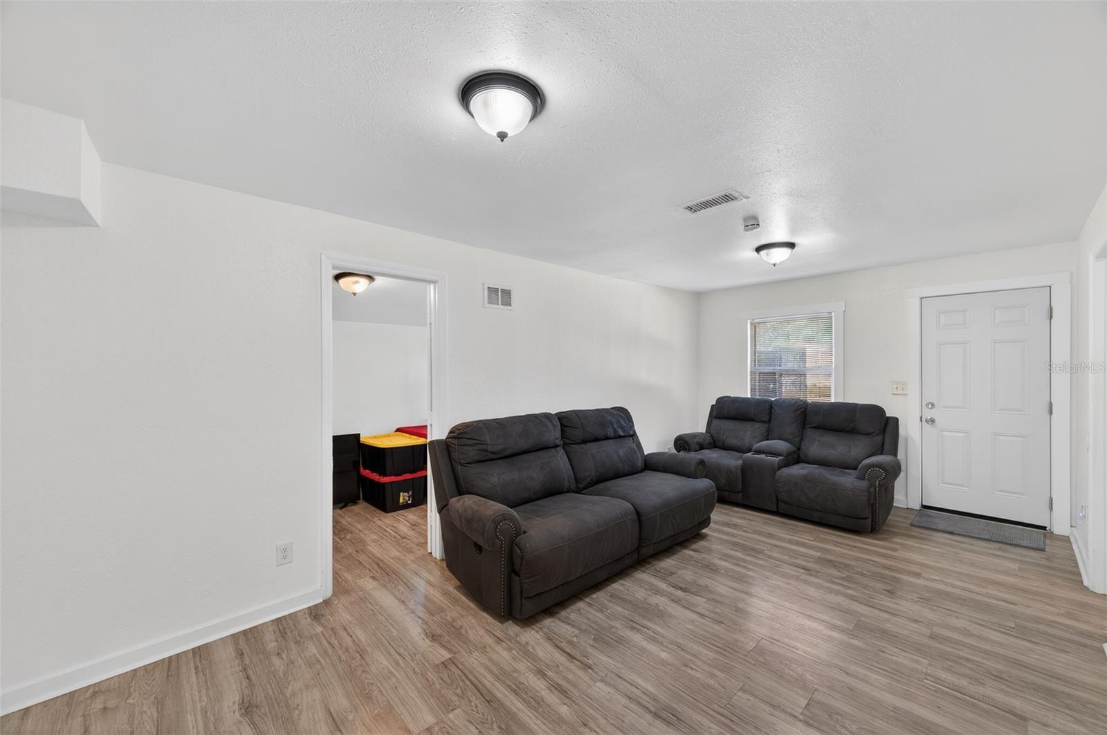 Image 9 of 28 For 4324 16th Avenue S