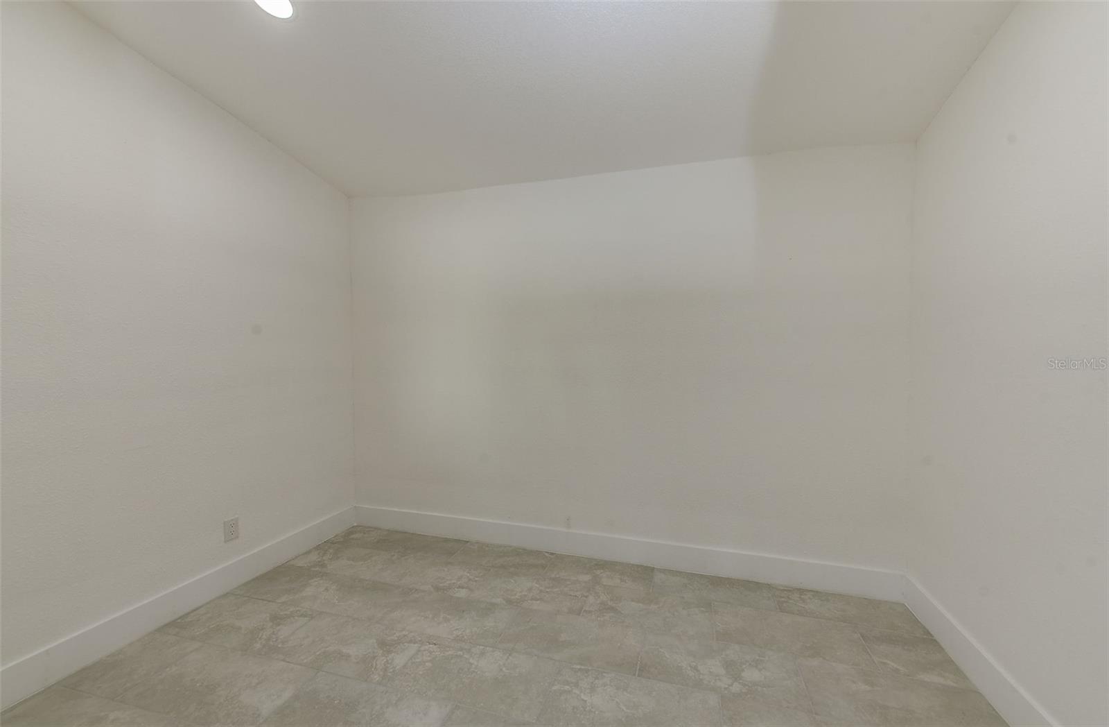 Image 21 of 45 For 6208 Florida Circle E