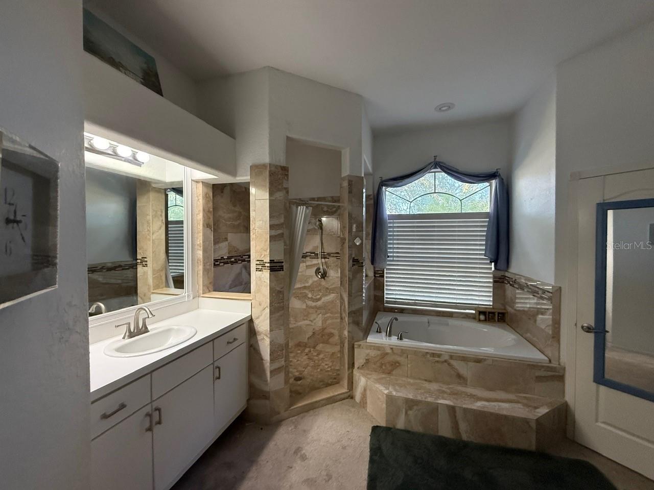 Image 11 of 21 For 319 Country Vineyard Drive