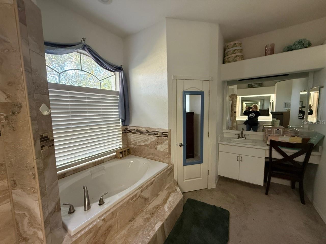 Image 15 of 21 For 319 Country Vineyard Drive