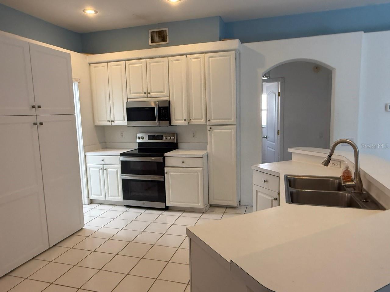 Image 8 of 21 For 319 Country Vineyard Drive