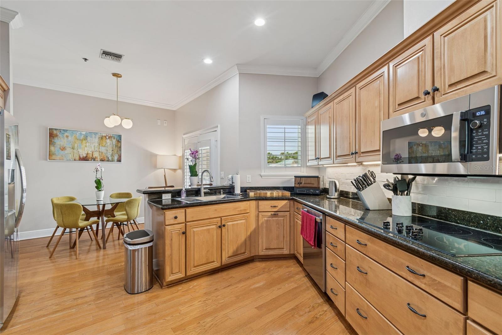 Image 12 of 25 For 1001 Rome Avenue 9