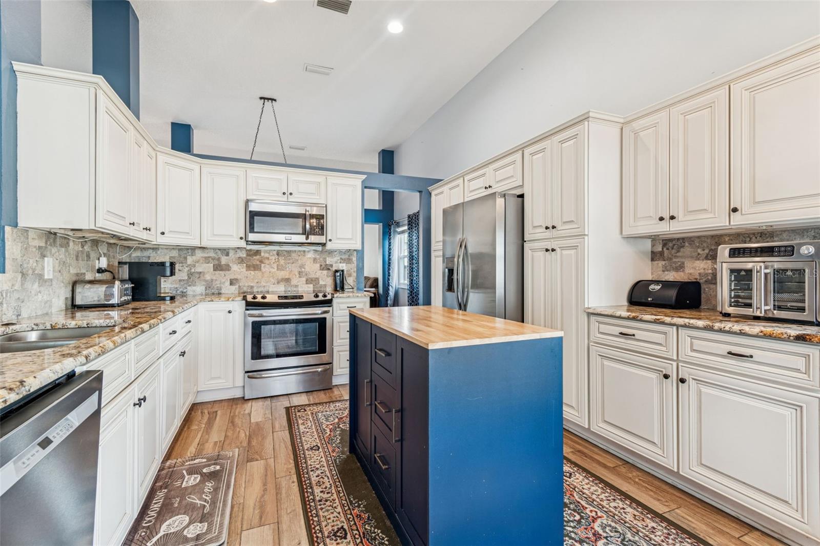 Image 13 of 46 For 10207 Rainbridge Drive