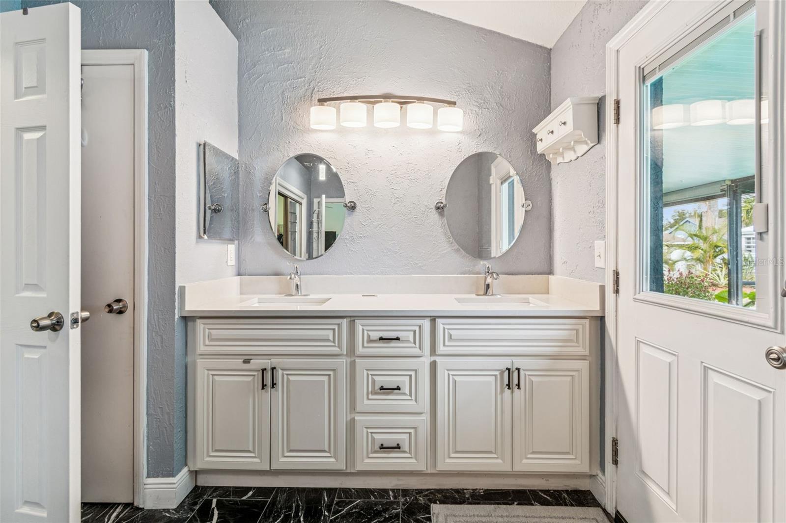 Image 21 of 46 For 10207 Rainbridge Drive