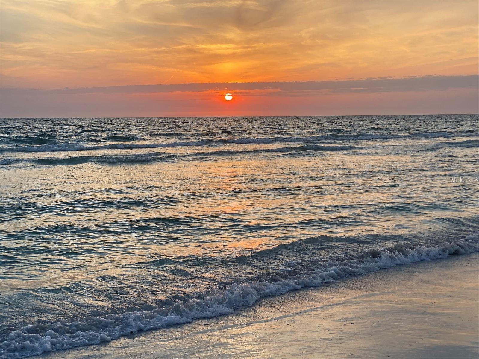 Image 2 of 21 For 7003 Sunset Way 4