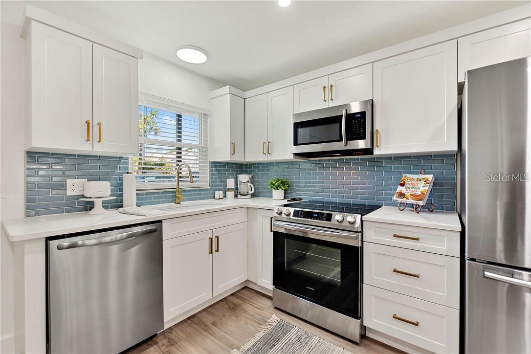 Image 3 of 21 For 7003 Sunset Way 4