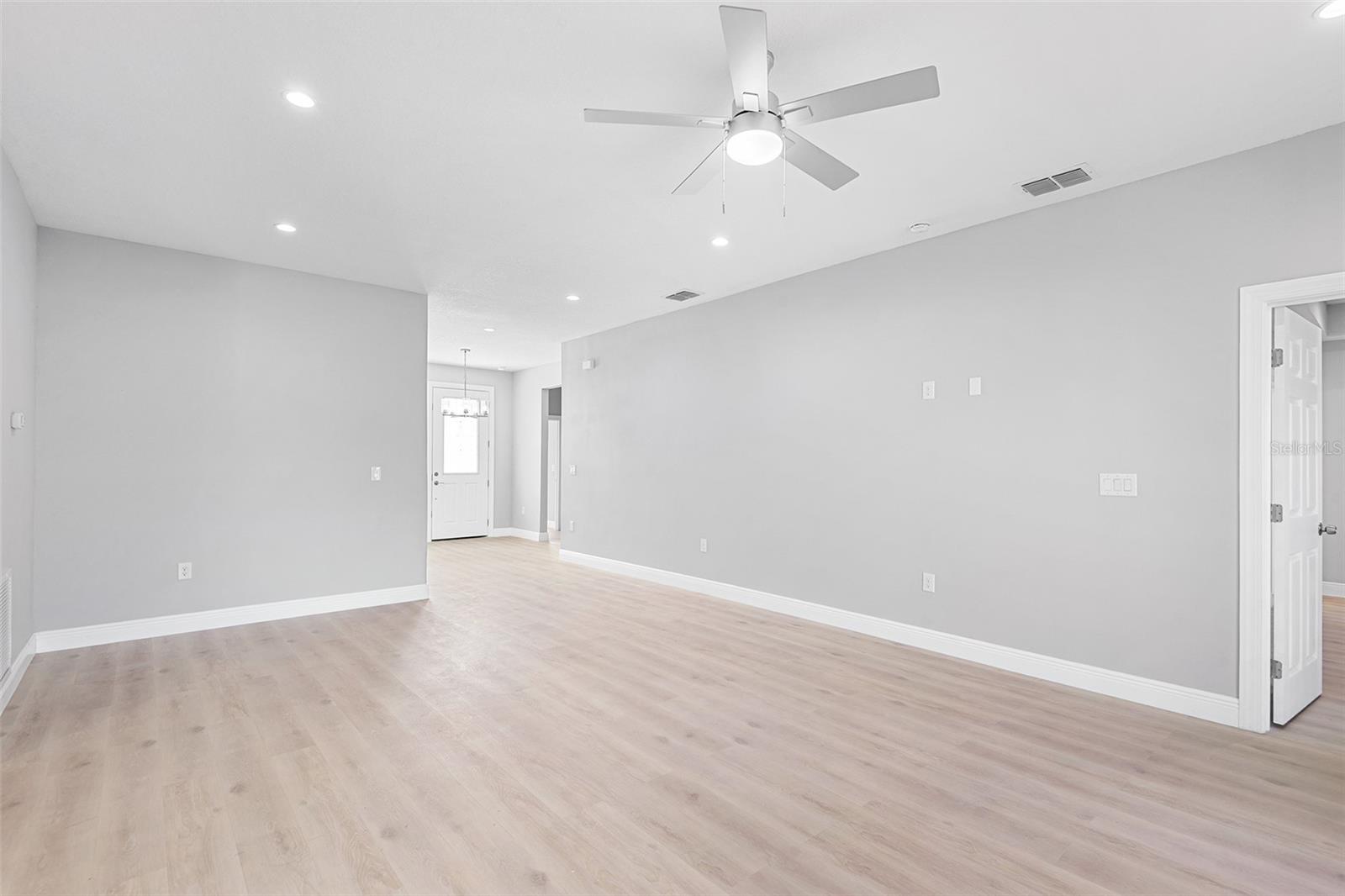 Image 11 of 26 For 2519 Avenue E Sw