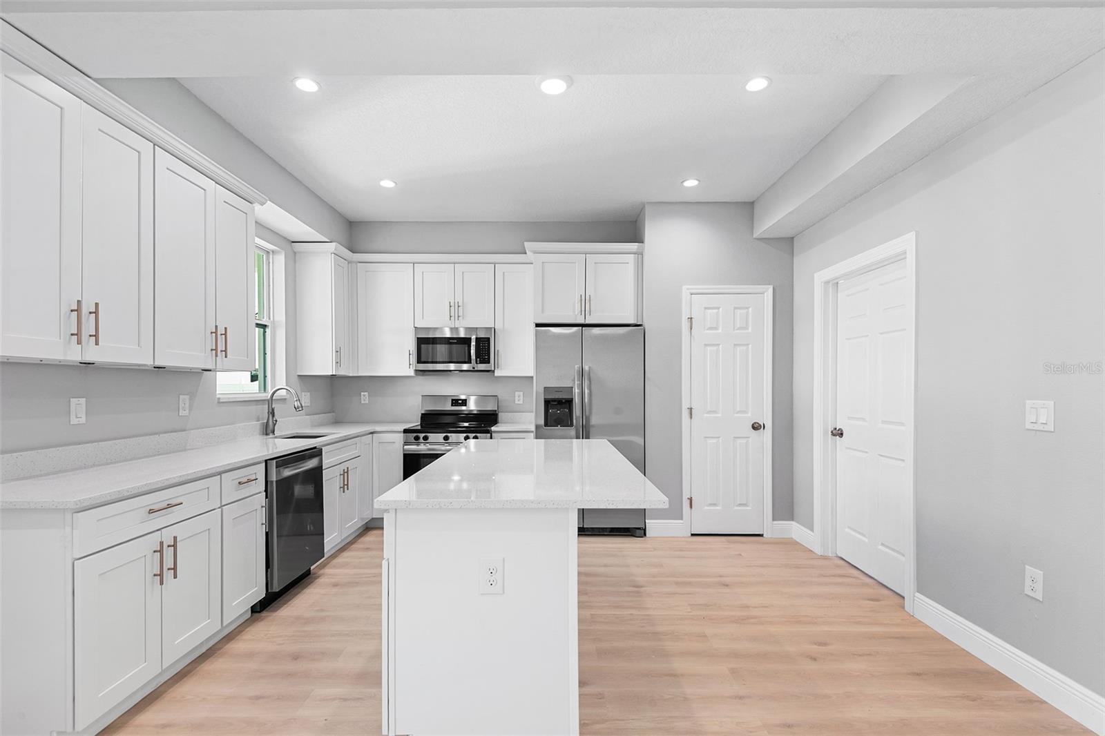 Image 13 of 26 For 2519 Avenue E Sw