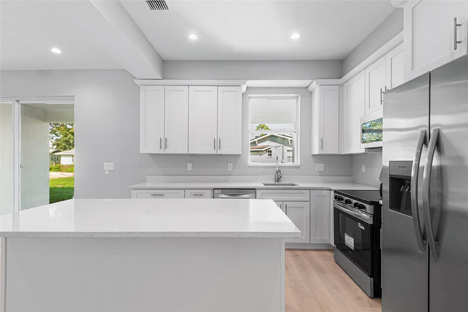 Image 15 of 26 For 2519 Avenue E Sw