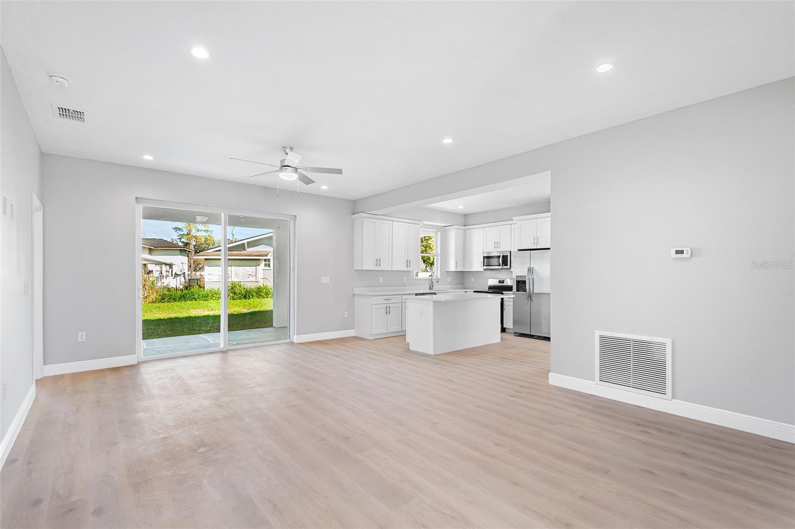 Image 6 of 26 For 2519 Avenue E Sw