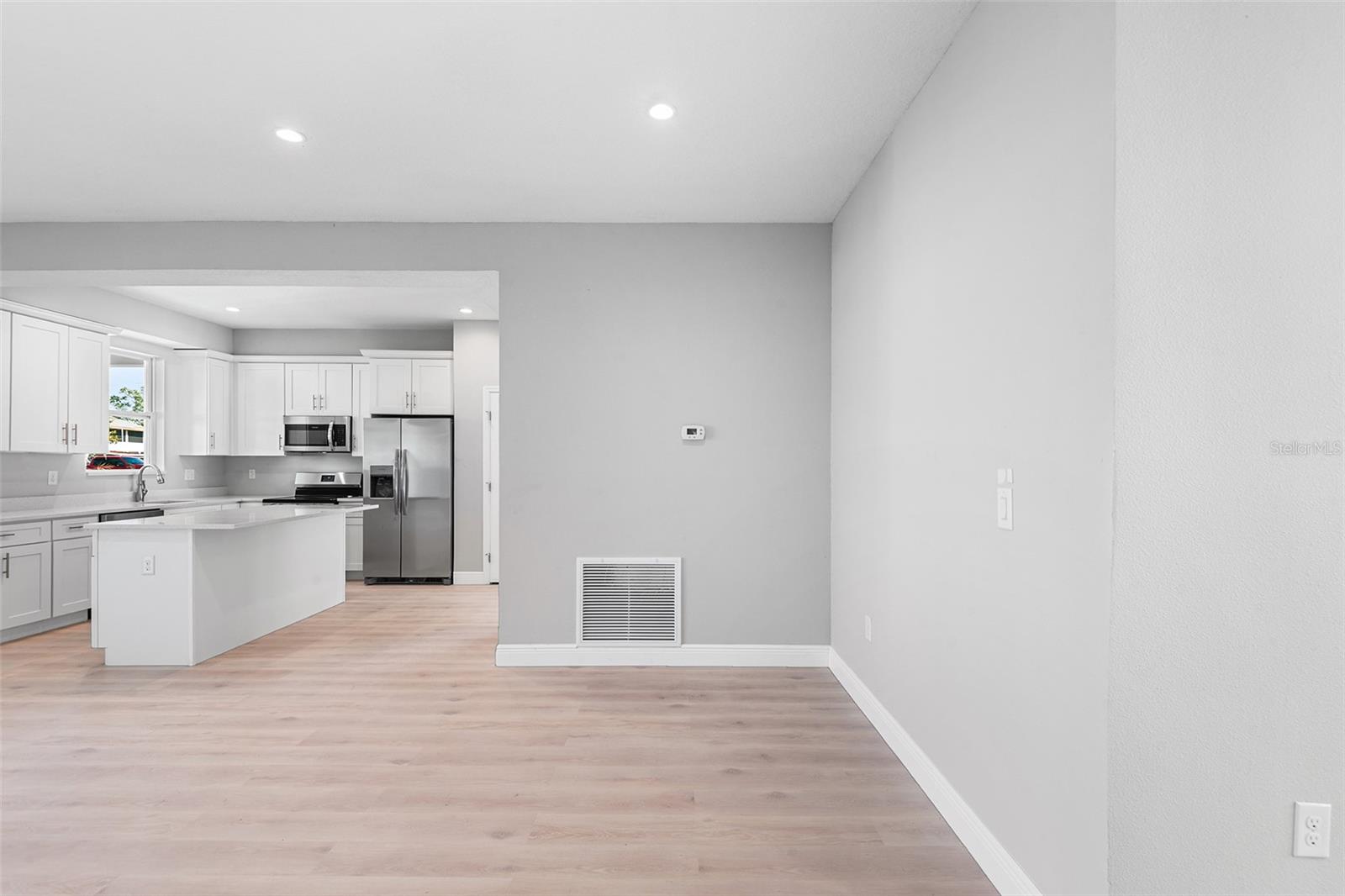 Image 7 of 26 For 2519 Avenue E Sw