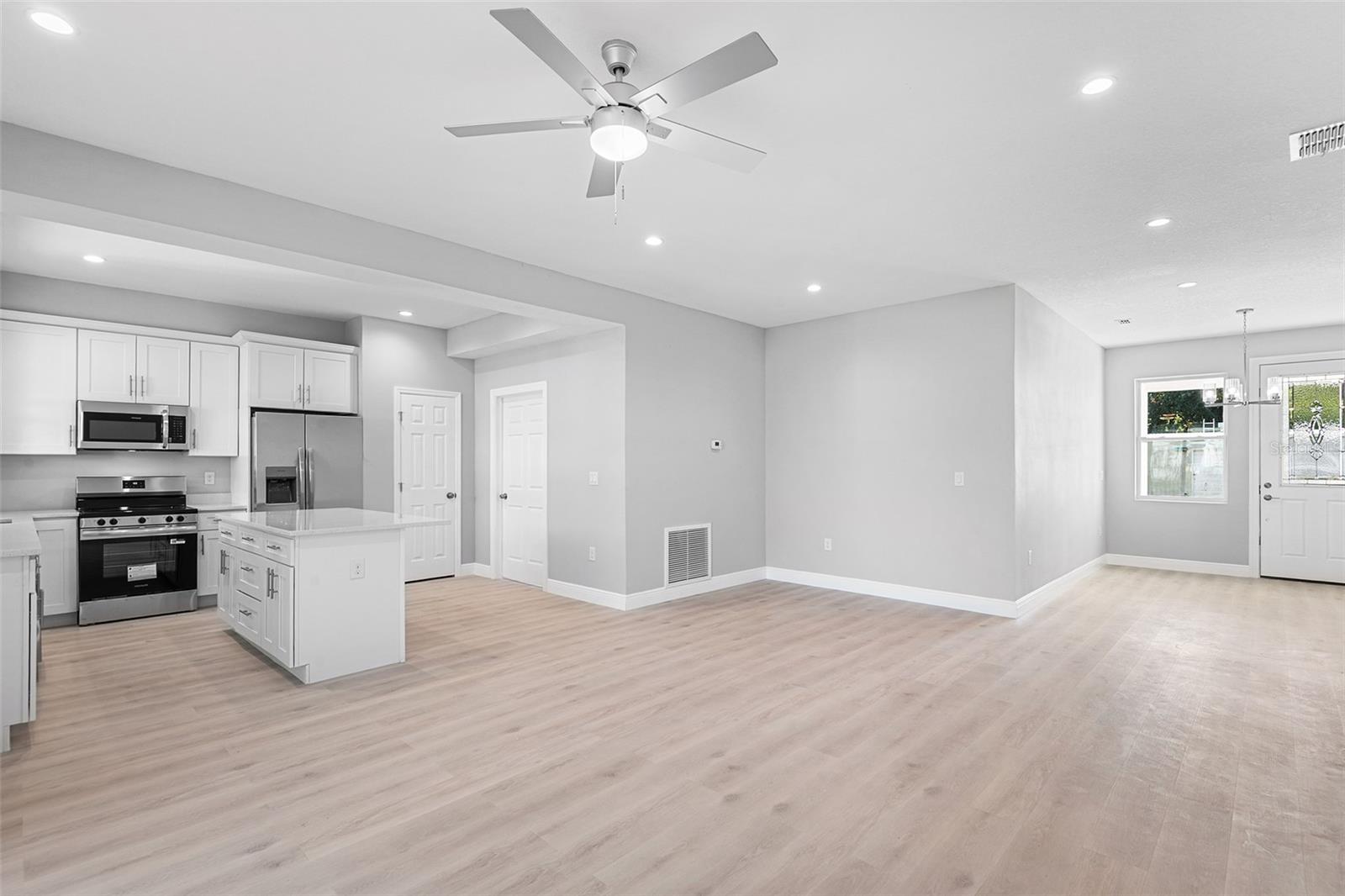 Image 9 of 26 For 2519 Avenue E Sw