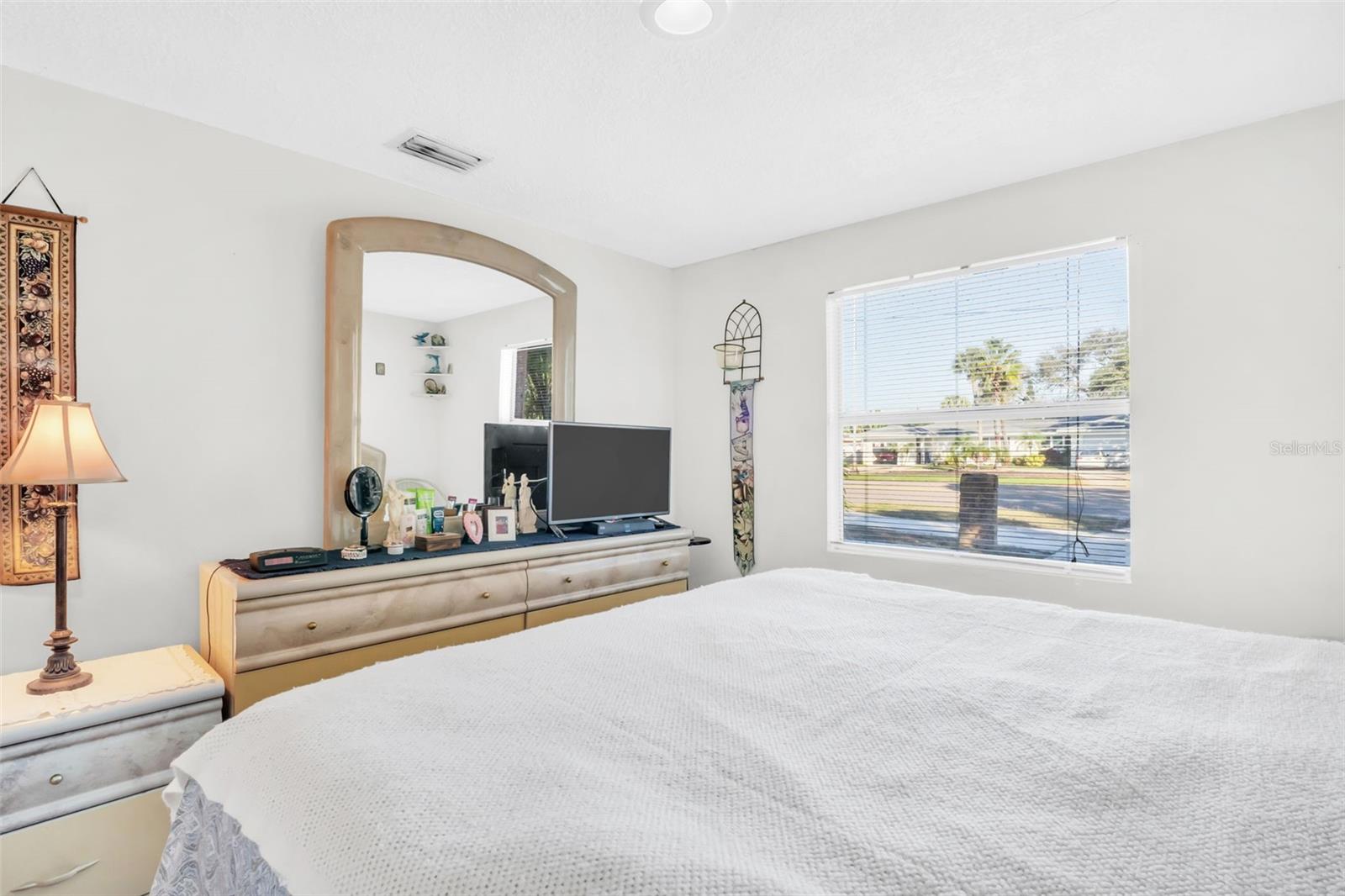 Image 21 of 42 For 6530 5th Avenue N