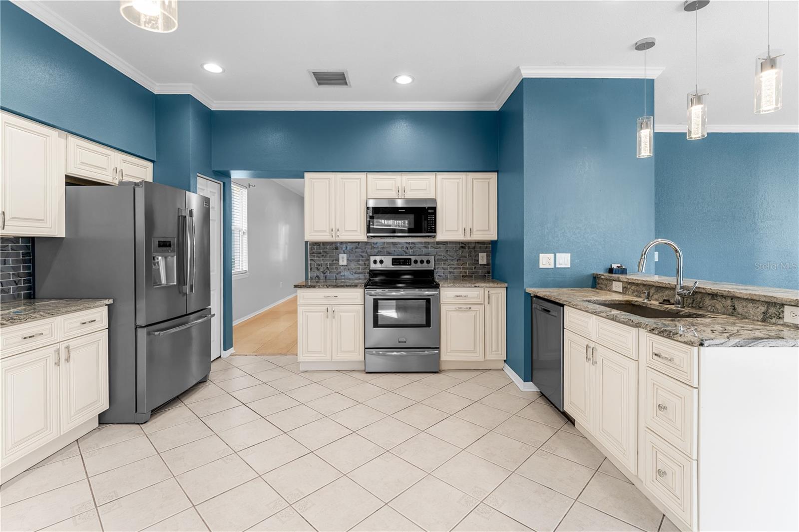 Image 11 of 52 For 27416 Breakers Drive