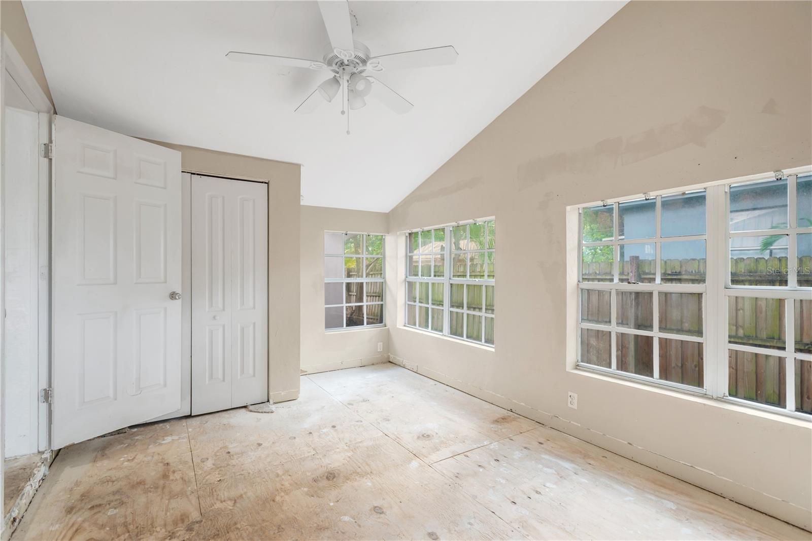 Image 16 of 24 For 2144 23rd Avenue N