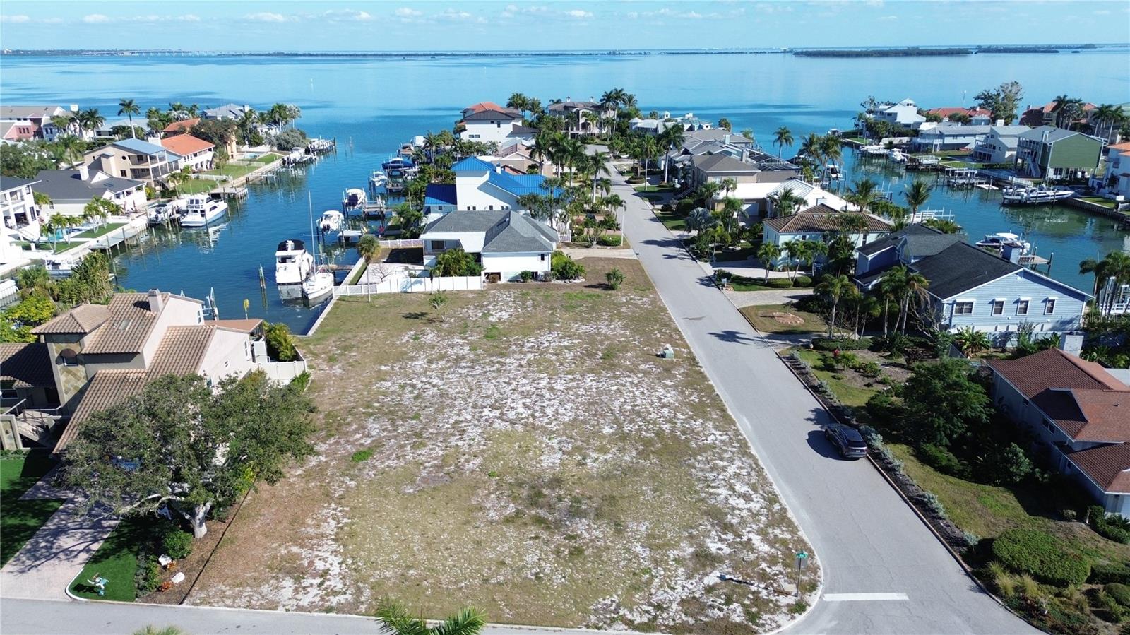 Listing photo id 1 for 139 9th Street E