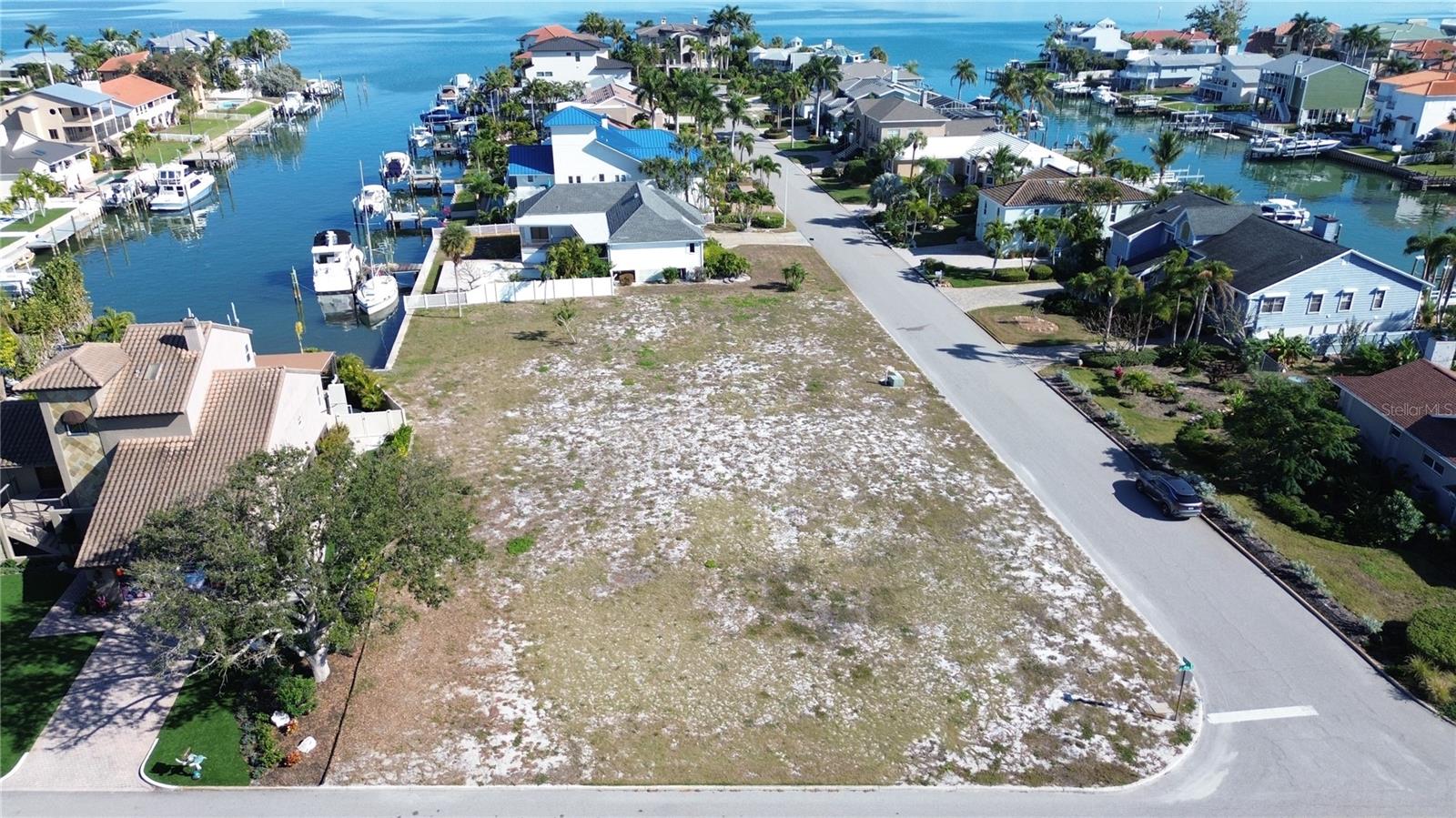 Listing photo id 4 for 139 9th Street E