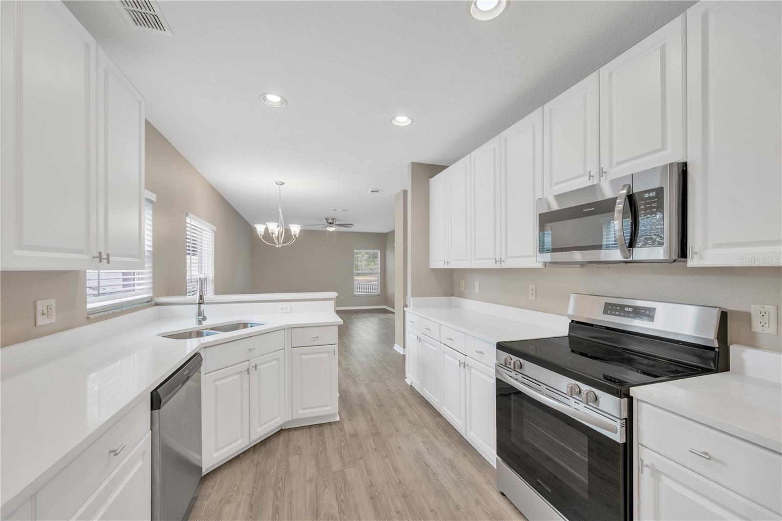 Image 6 of 33 For 5806 Tanagerlake Road