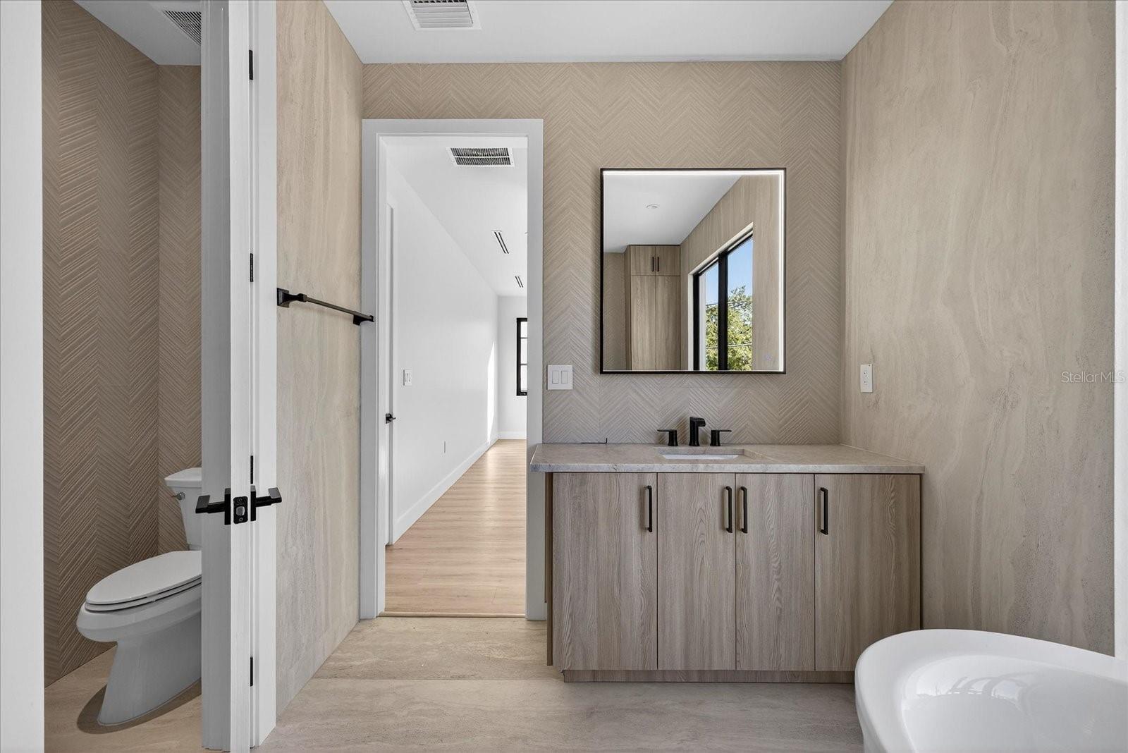 Image 37 of 70 For 3702 Lynwood Avenue