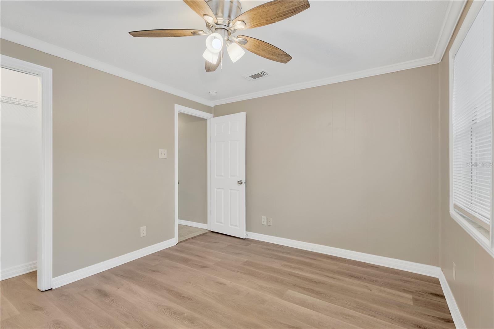 Image 17 of 28 For 559 Norfolk Street