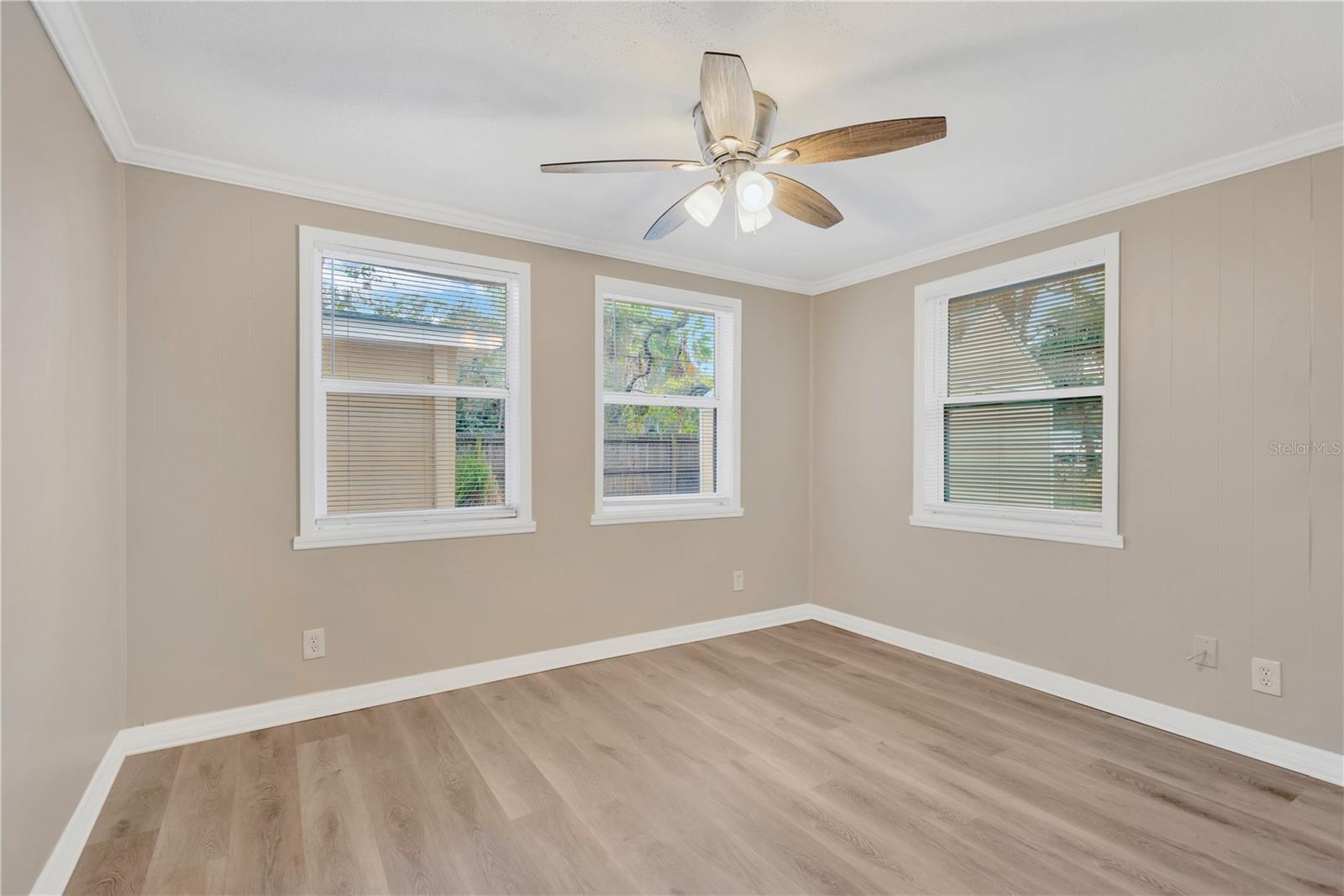 Image 21 of 28 For 559 Norfolk Street