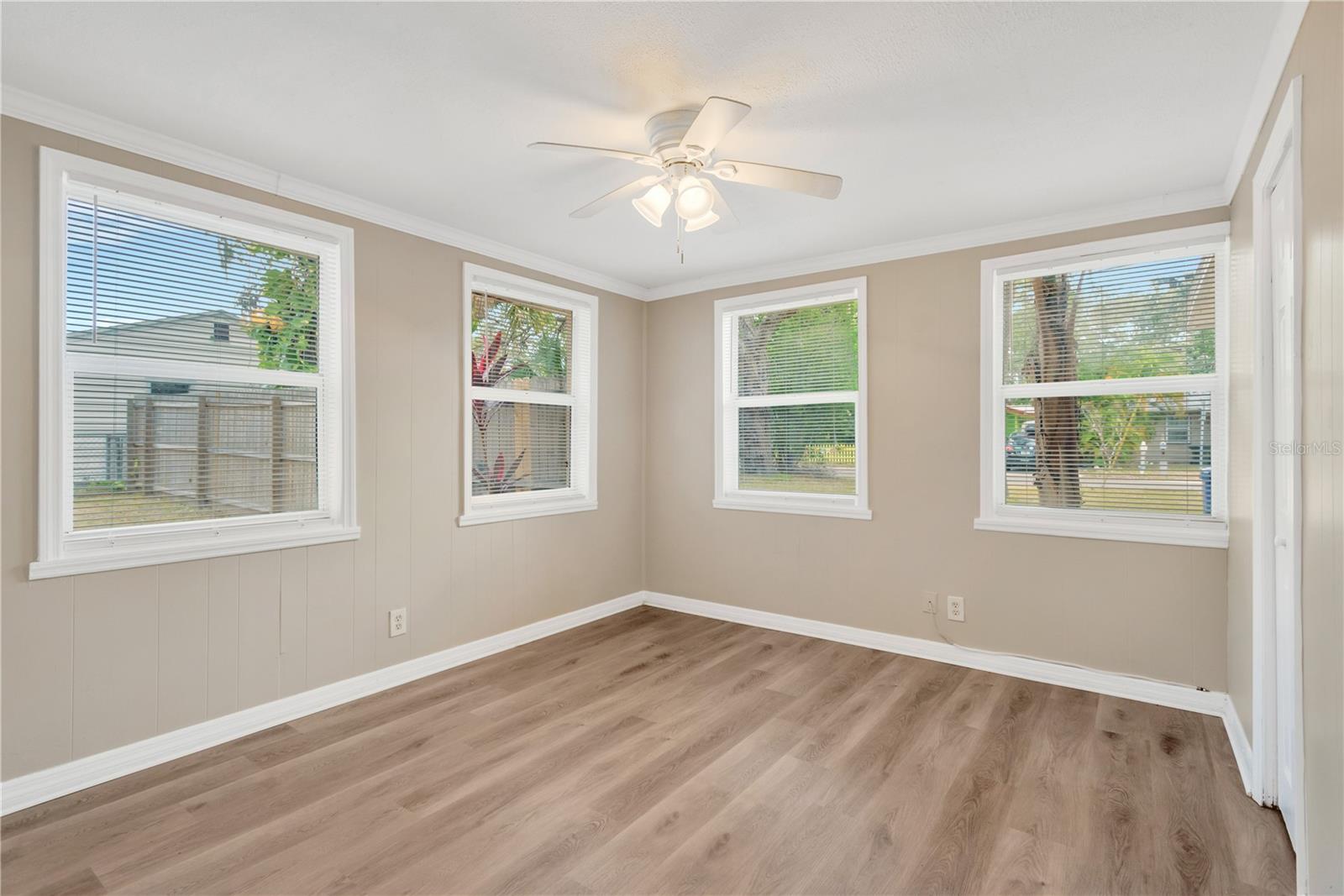 Image 22 of 28 For 559 Norfolk Street