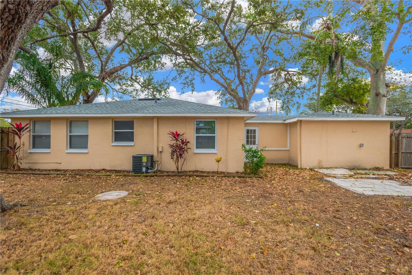 Image 24 of 28 For 559 Norfolk Street