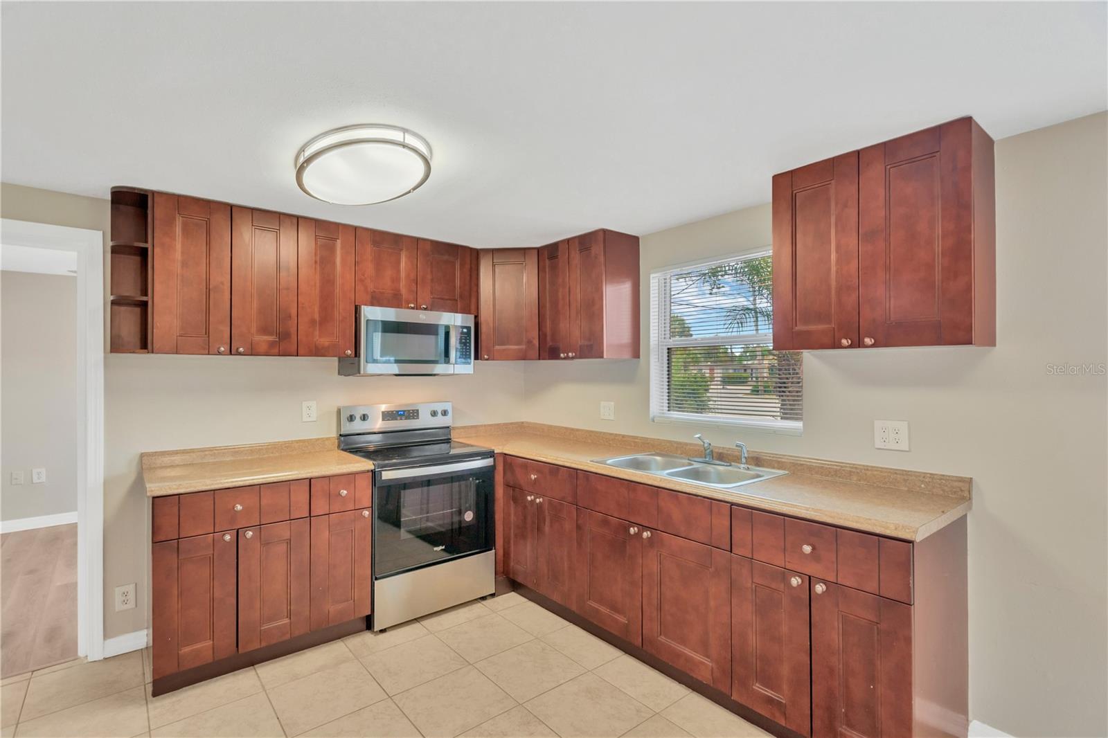 Image 7 of 28 For 559 Norfolk Street