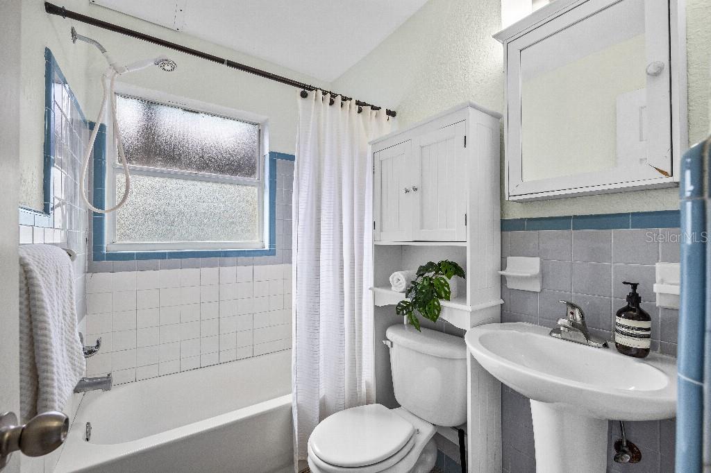 Image 19 of 25 For 212 Church Avenue 211