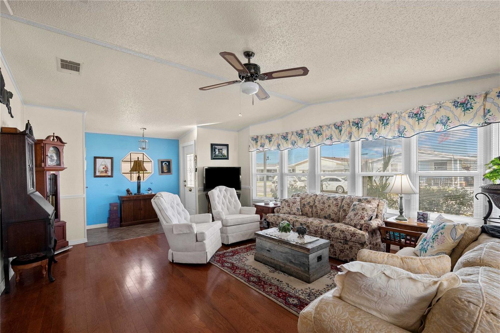 Image 8 of 55 For 5750 Pawnee Street