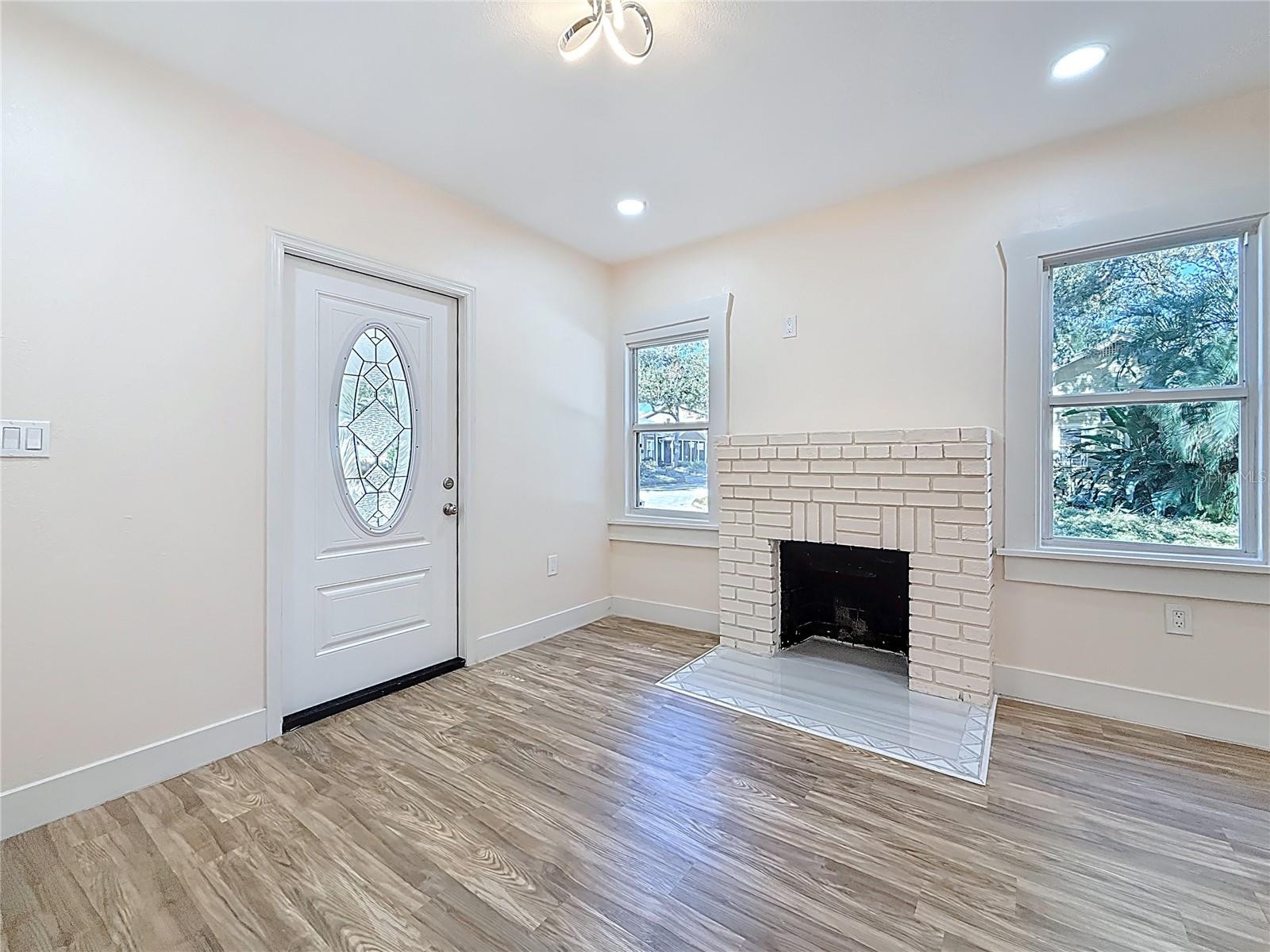 Image 10 of 33 For 1247 Highland Street N