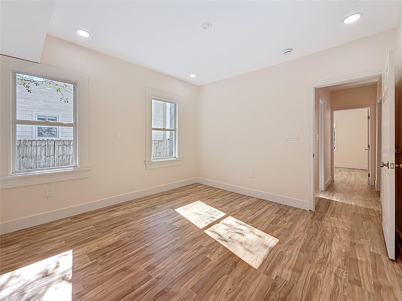 Image 18 of 33 For 1247 Highland Street N