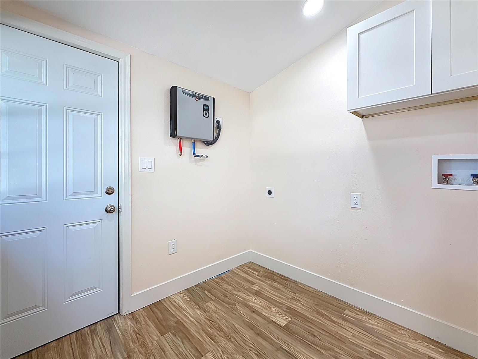 Image 26 of 33 For 1247 Highland Street N