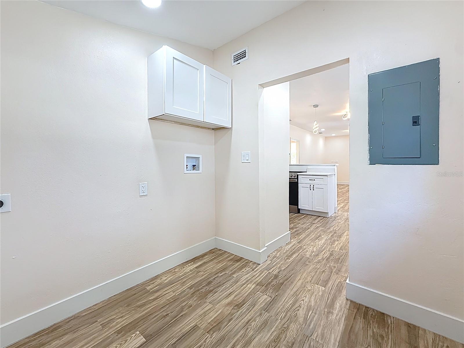 Image 27 of 33 For 1247 Highland Street N