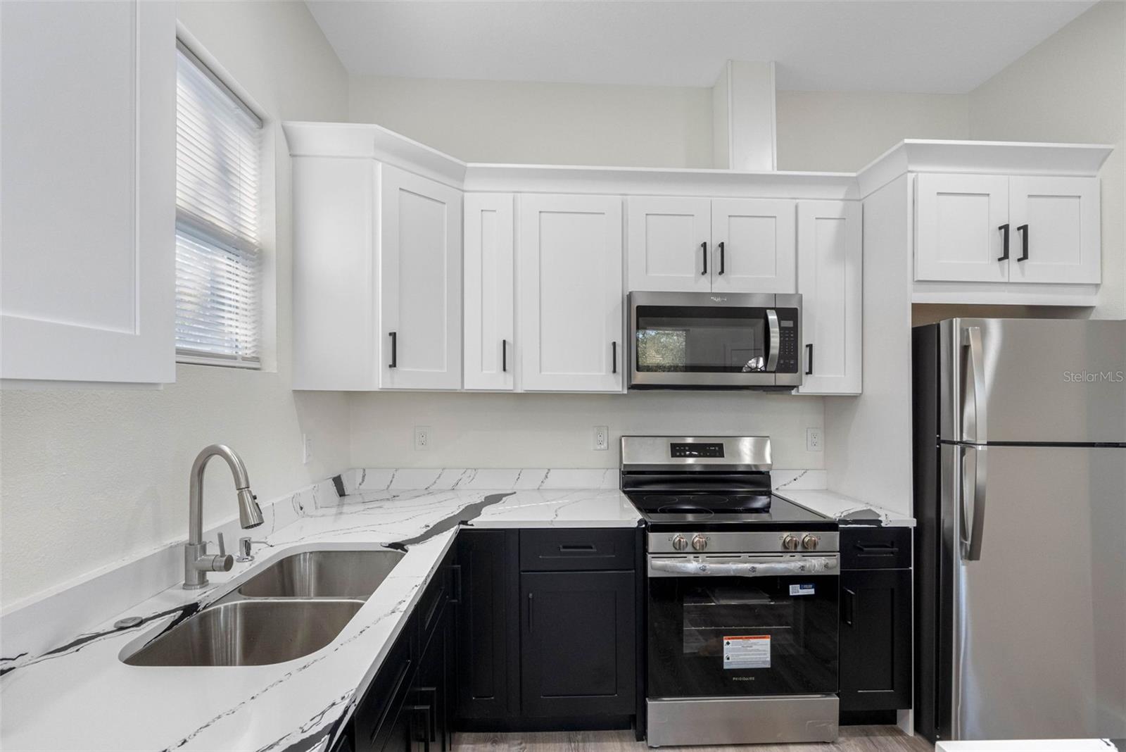 Image 11 of 50 For 10247 Lake Drive