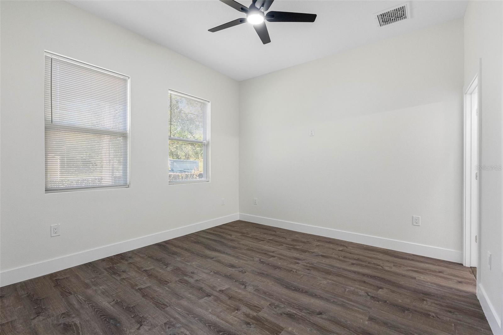 Image 18 of 50 For 10247 Lake Drive