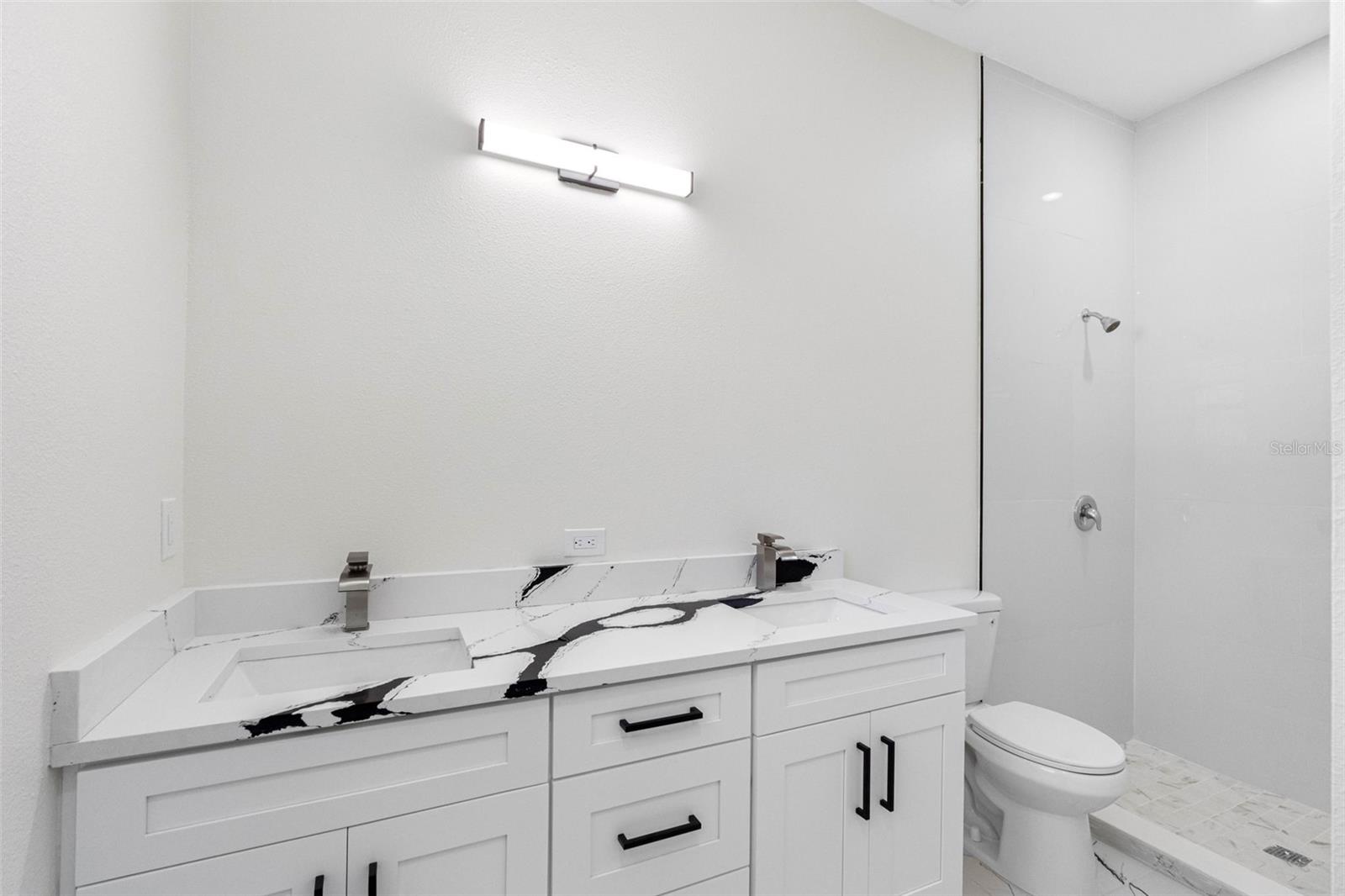 Image 21 of 50 For 10247 Lake Drive