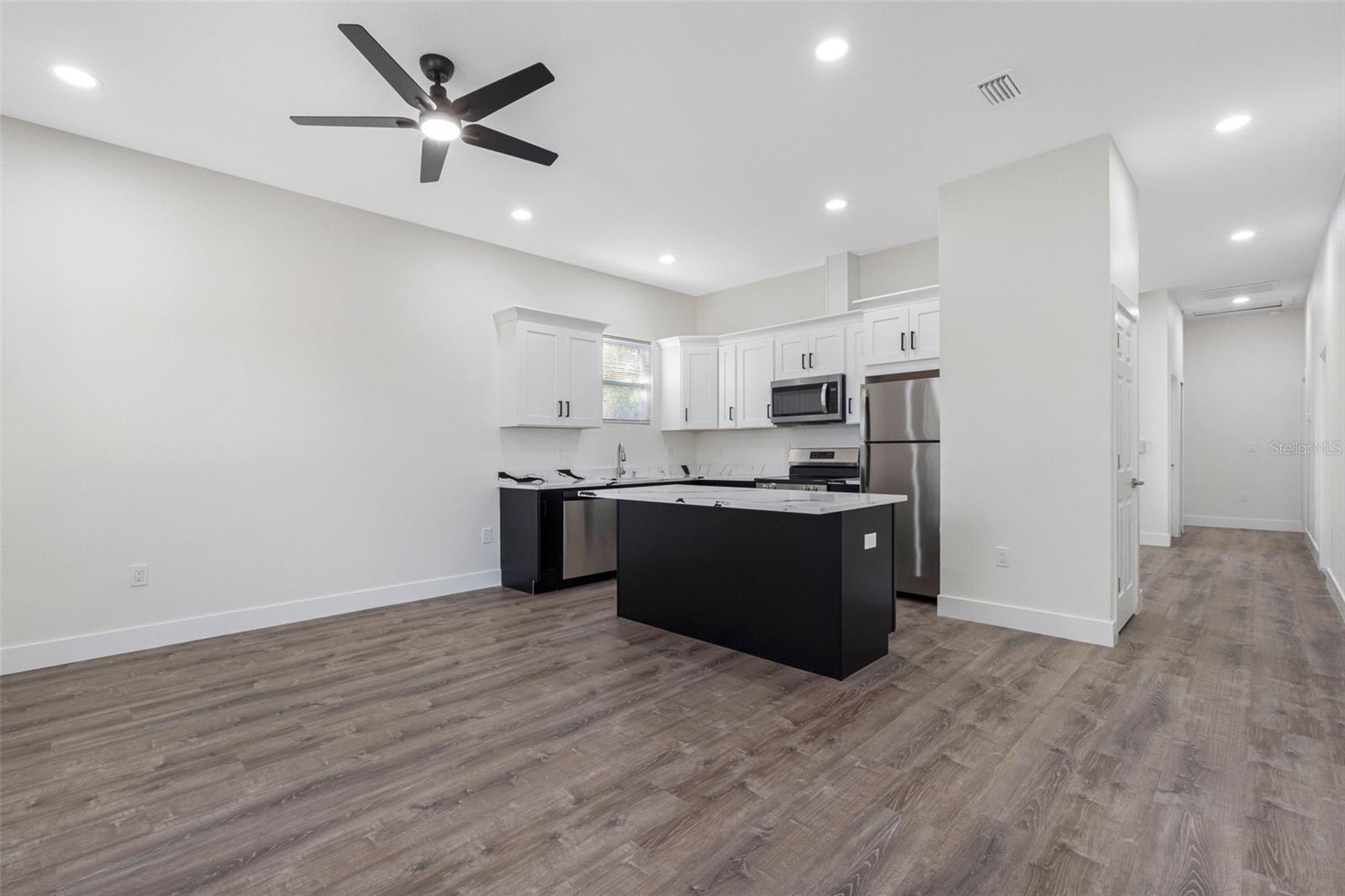 Image 4 of 50 For 10247 Lake Drive