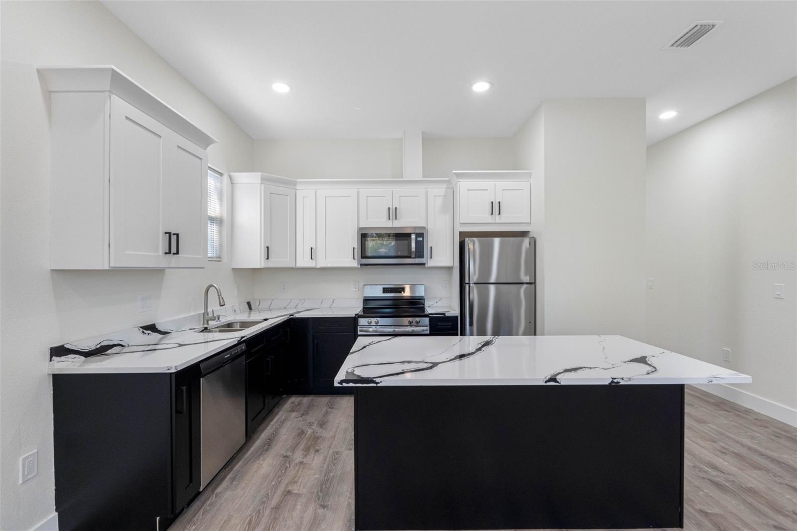 Image 7 of 50 For 10247 Lake Drive