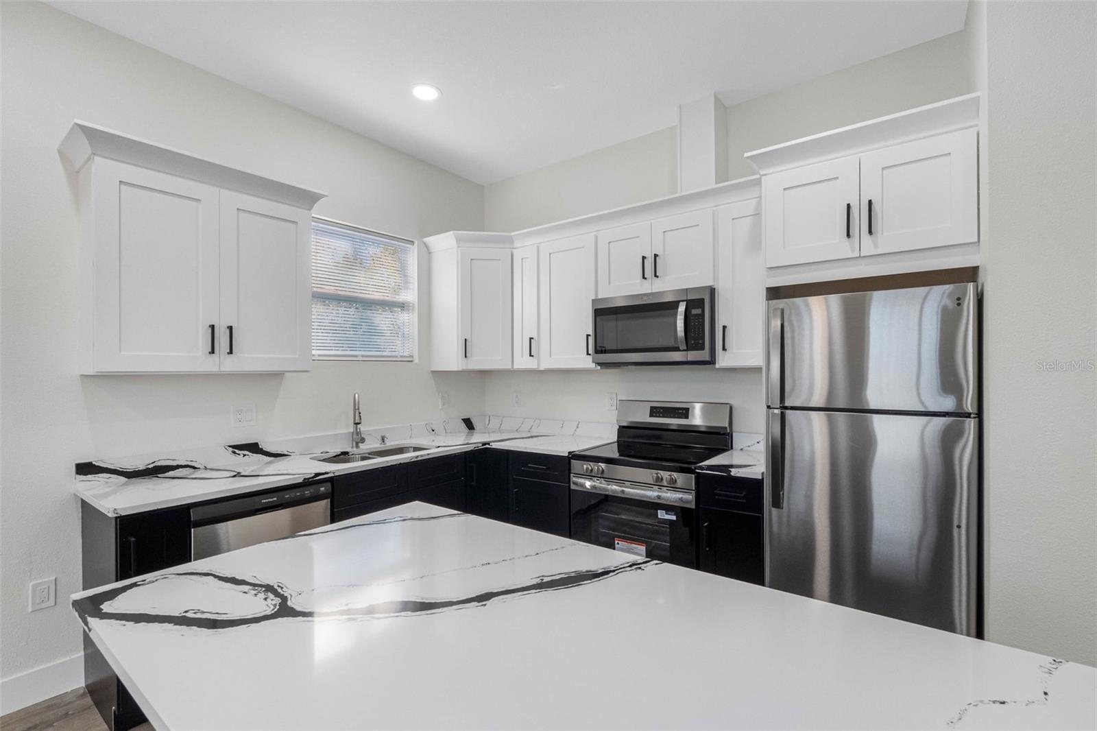 Image 8 of 50 For 10247 Lake Drive