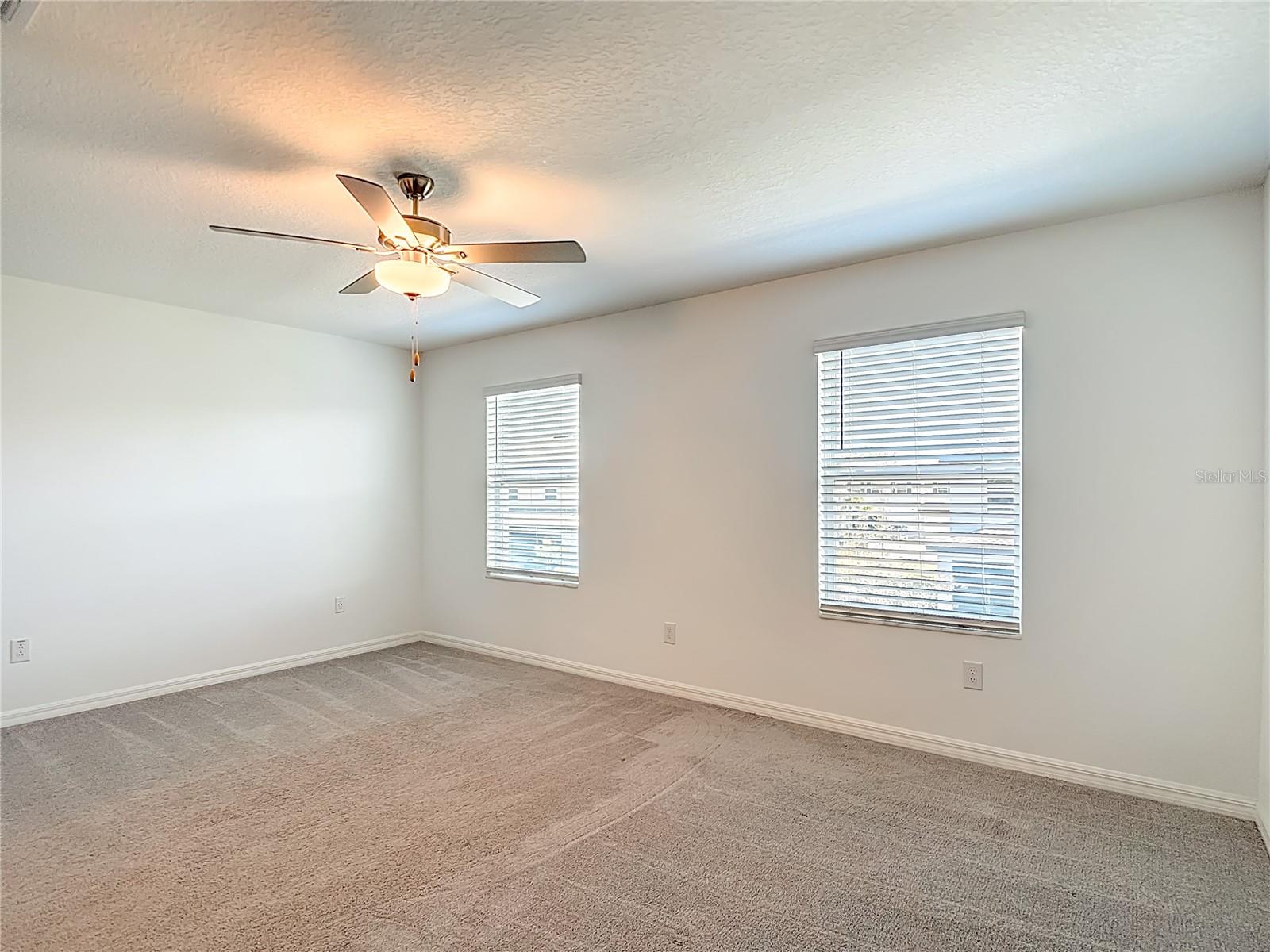 Image 11 of 21 For 6050 Acara Lane