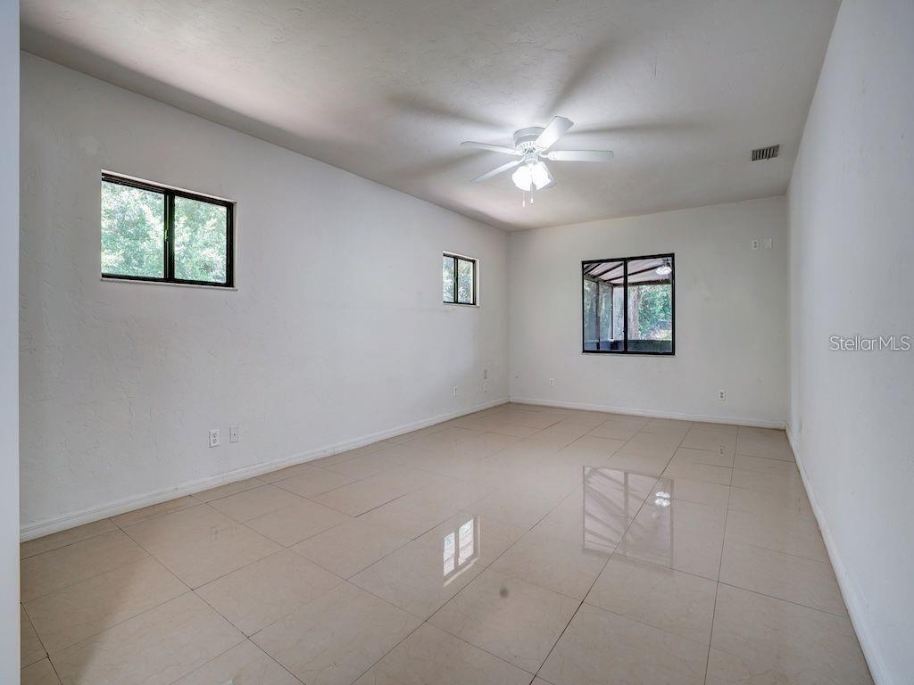 Image 14 of 24 For 5 Nottingham Way