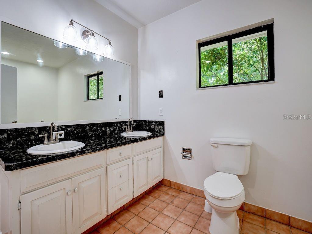 Image 15 of 24 For 5 Nottingham Way