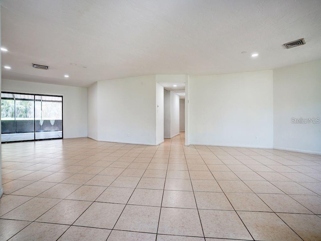 Image 7 of 24 For 5 Nottingham Way