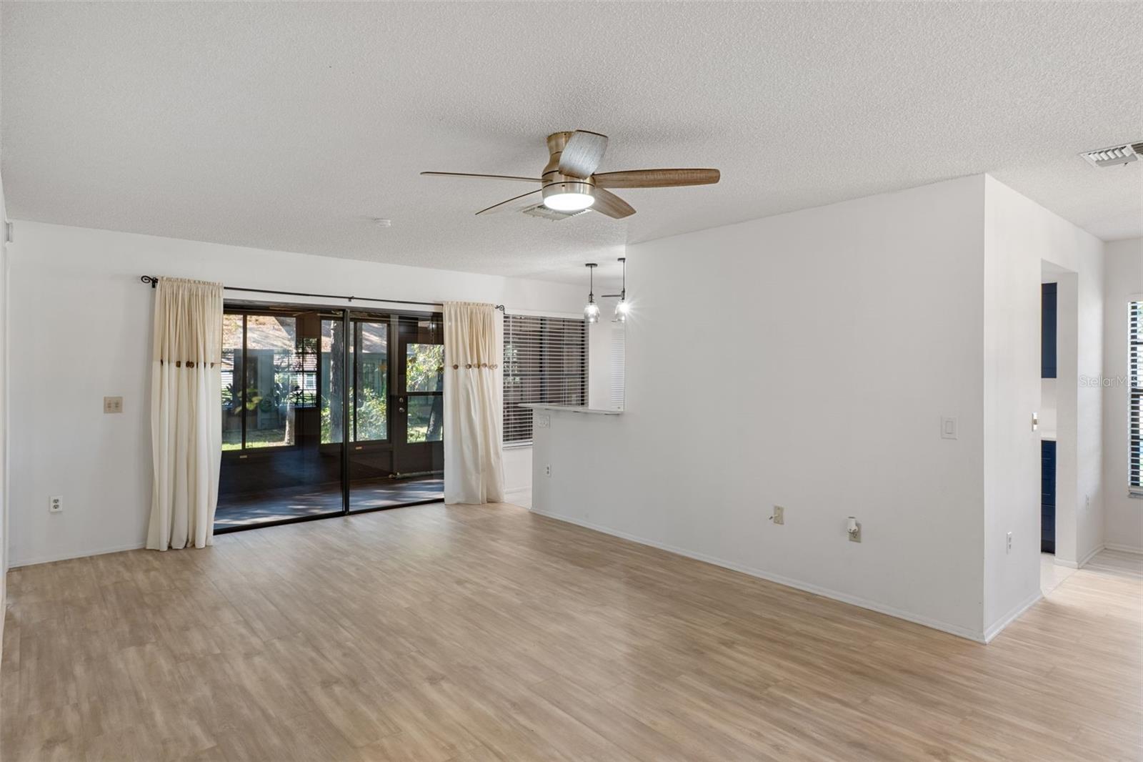 Image 6 of 76 For 2129 Point O Woods Court