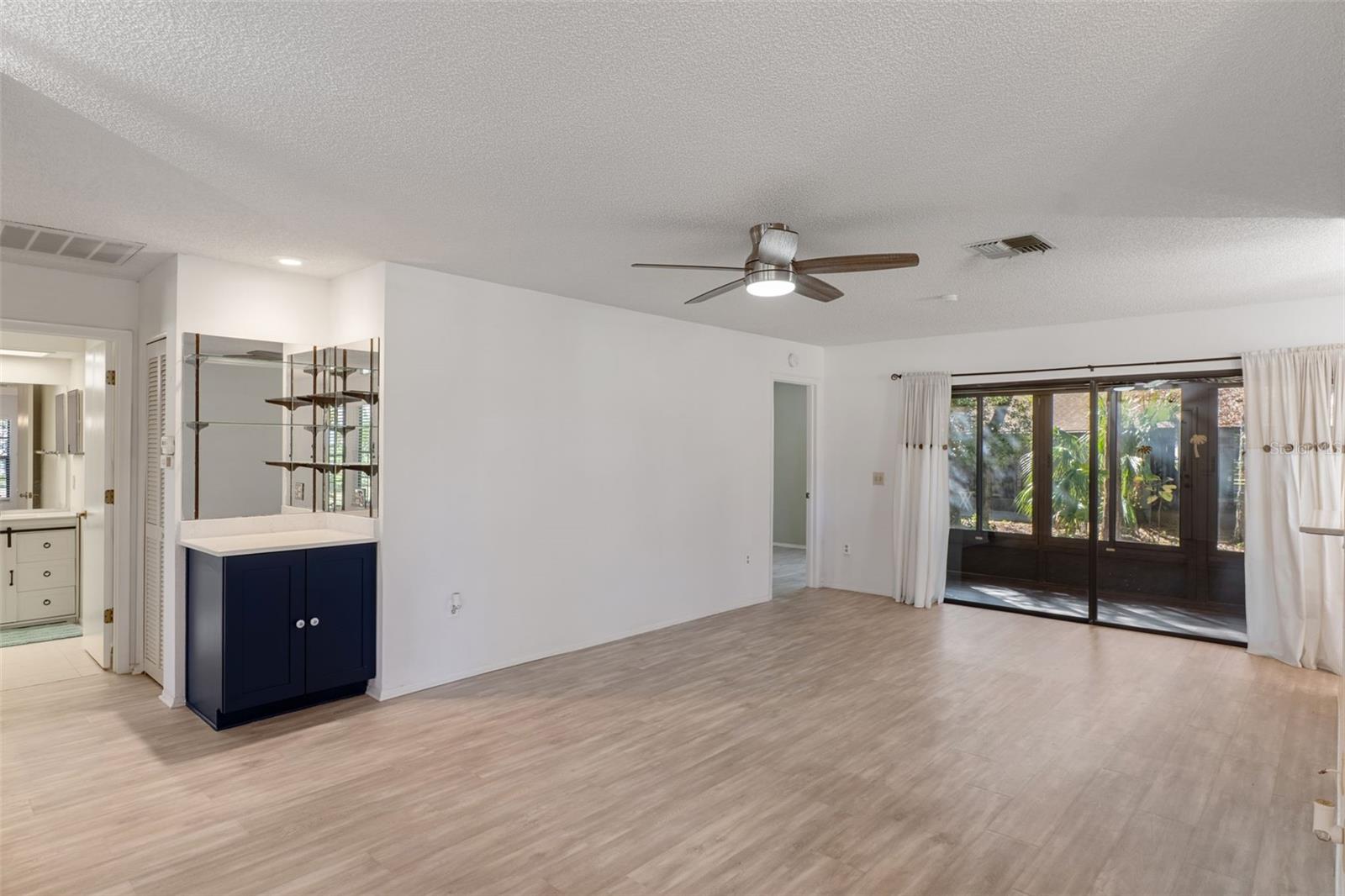 Image 7 of 76 For 2129 Point O Woods Court