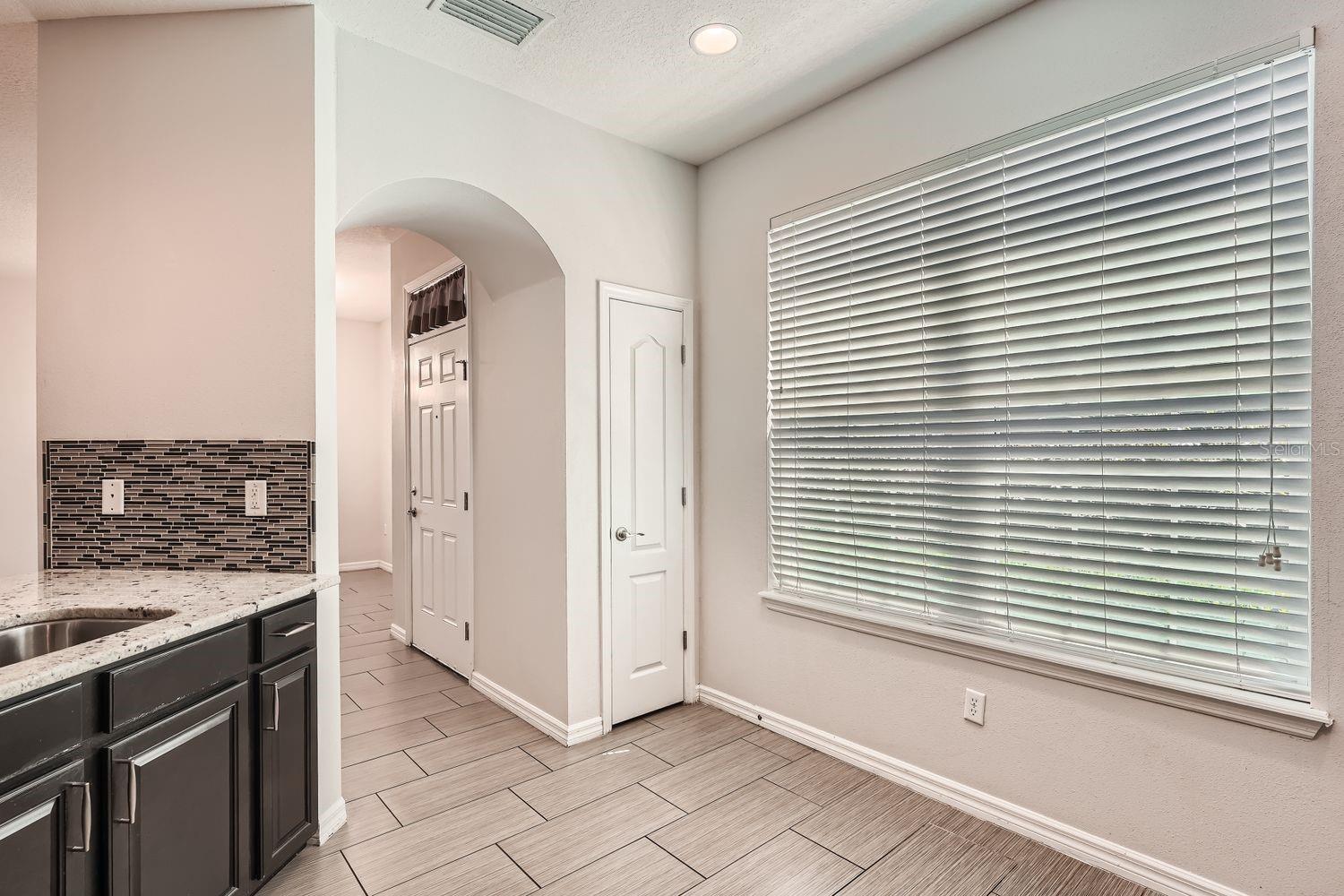 Image 18 of 43 For 7001 Interbay Boulevard 101