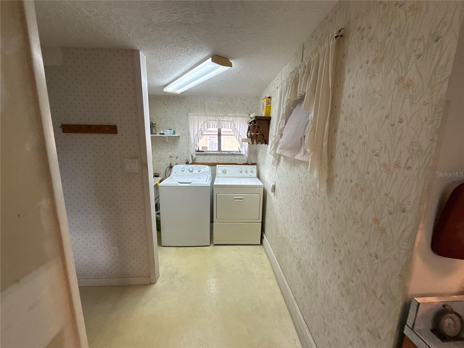 Image 11 of 36 For 5770 Chipola Circle