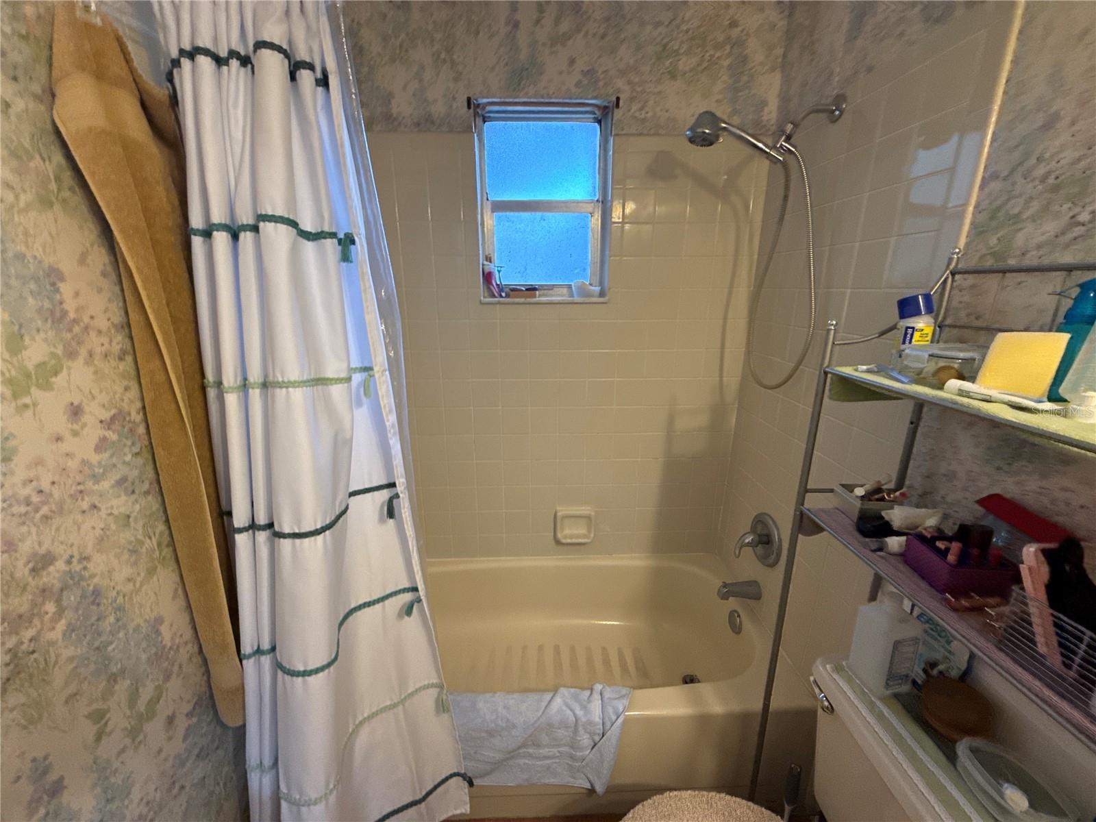 Image 24 of 36 For 5770 Chipola Circle