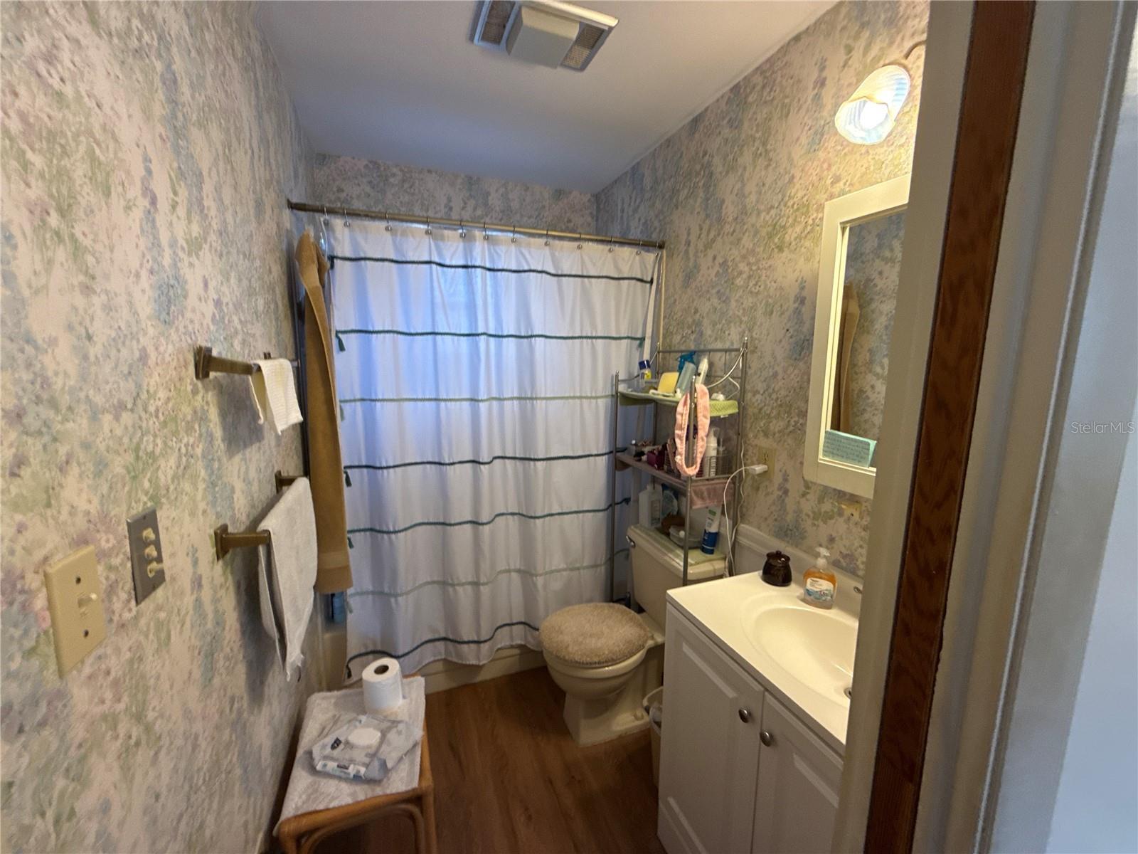 Image 25 of 36 For 5770 Chipola Circle